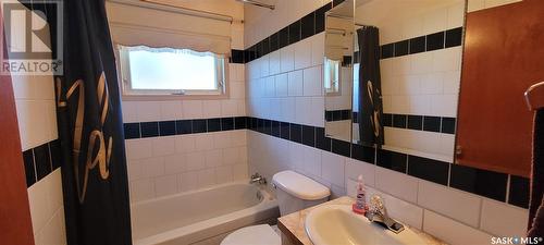 311 5Th Avenue, Loon Lake, SK - Indoor Photo Showing Bathroom