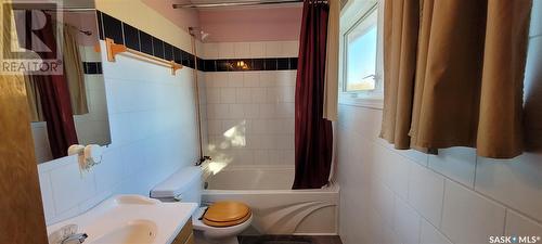 311 5Th Avenue, Loon Lake, SK - Indoor Photo Showing Bathroom