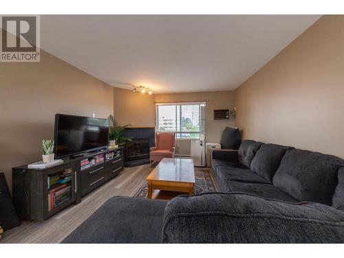 1876 Tranquille  Road Unit# 13, Kamloops, BC - Indoor Photo Showing Living Room