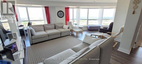 3803 - 125 Village Green Square, Toronto, ON - Indoor Photo Showing Living Room