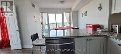 3803 - 125 Village Green Square, Toronto, ON - Indoor Photo Showing Kitchen