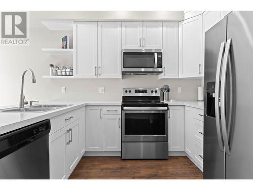 1951 Qu'Appelle Boulevard Unit# 115, Kamloops, BC - Indoor Photo Showing Kitchen With Double Sink With Upgraded Kitchen