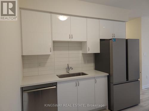 8 - 305 Garner Road, Hamilton, ON - Indoor Photo Showing Kitchen