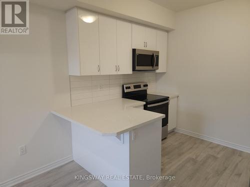 8 - 305 Garner Road, Hamilton, ON - Indoor Photo Showing Kitchen