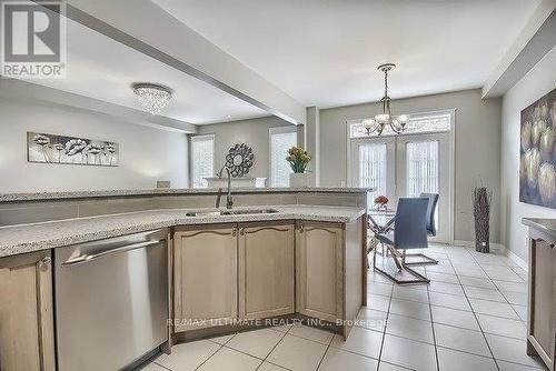 19 Kaitting Trail, Oakville, ON - Indoor Photo Showing Kitchen With Double Sink