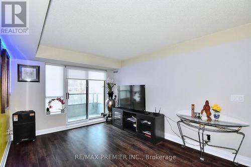 209 - 30 North Park Road, Vaughan, ON - Indoor Photo Showing Living Room