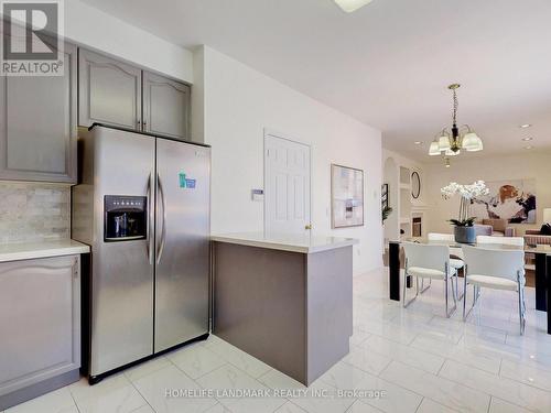 6 Saxony Drive, Markham, ON - Indoor Photo Showing Kitchen