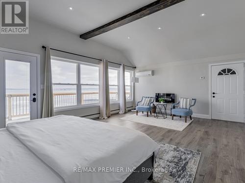 359 Limerick Street, Innisfil, ON - Indoor Photo Showing Bedroom