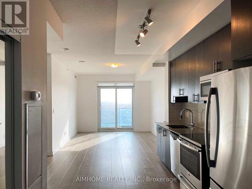 2028 - 7161 Yonge Street, Markham, ON - Indoor Photo Showing Kitchen