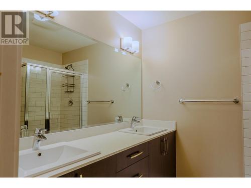 680 Old Meadows Road Unit# 93, Kelowna, BC - Indoor Photo Showing Bathroom