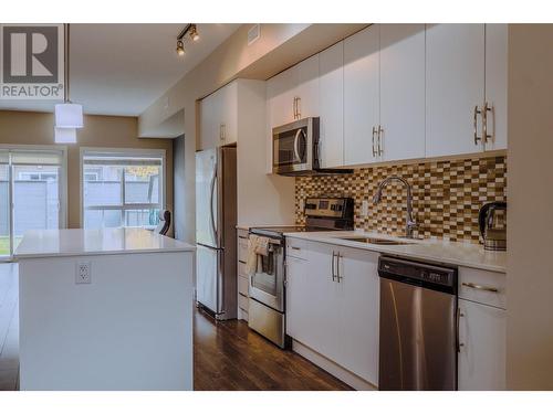 680 Old Meadows Road Unit# 93, Kelowna, BC - Indoor Photo Showing Kitchen