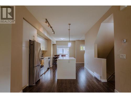 680 Old Meadows Road Unit# 93, Kelowna, BC - Indoor Photo Showing Kitchen