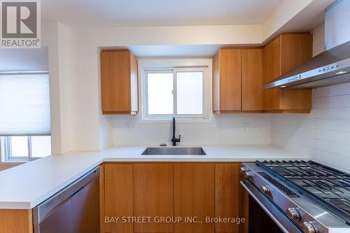 3416 Ingram Road, Mississauga, ON - Indoor Photo Showing Kitchen