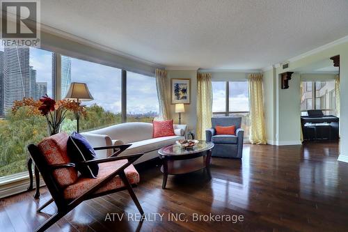 606 - 2261 Lake Shore Boulevard W, Toronto, ON - Indoor Photo Showing Living Room