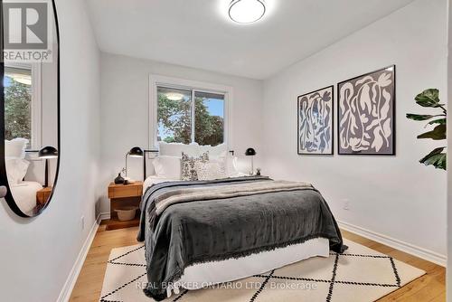 330 Duncombe Drive, Burlington, ON - Indoor Photo Showing Bedroom