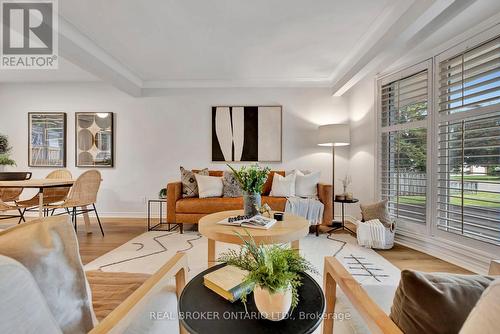 330 Duncombe Drive, Burlington, ON - Indoor Photo Showing Living Room