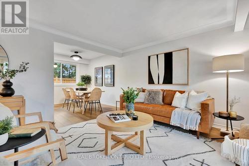 330 Duncombe Drive, Burlington, ON - Indoor Photo Showing Living Room