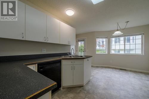 2020 Robson  Place Unit# 45, Kamloops, BC - Indoor Photo Showing Kitchen With Double Sink