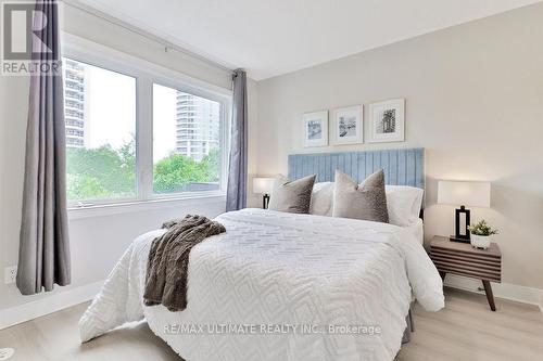 Th06 - 330 Village Green Square, Toronto, ON - Indoor Photo Showing Bedroom