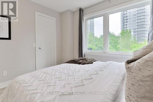 Th06 - 330 Village Green Square, Toronto, ON - Indoor Photo Showing Bedroom