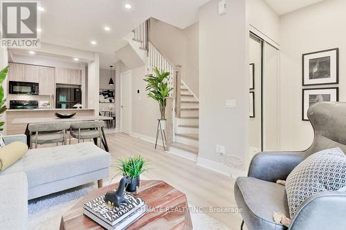 Th06 - 330 Village Green Square, Toronto, ON - Indoor Photo Showing Living Room