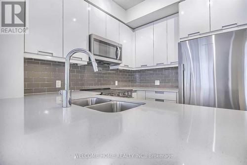 1114 - 35 Watergarden Drive, Mississauga, ON - Indoor Photo Showing Kitchen With Double Sink With Upgraded Kitchen