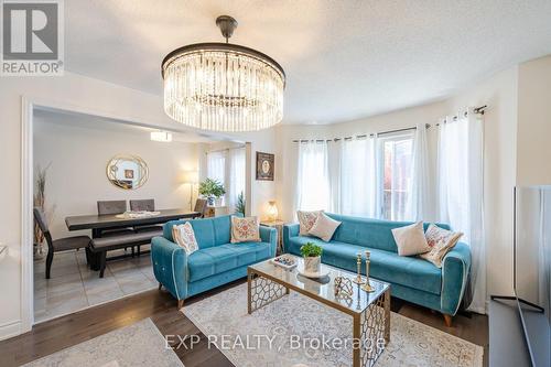 314 Duncan Lane, Milton, ON - Indoor Photo Showing Living Room