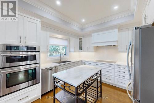 1564 Pinery Crescent, Oakville, ON - Indoor Photo Showing Kitchen With Upgraded Kitchen