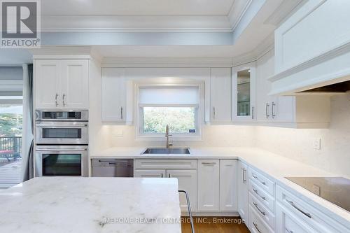 1564 Pinery Crescent, Oakville, ON - Indoor Photo Showing Kitchen With Upgraded Kitchen