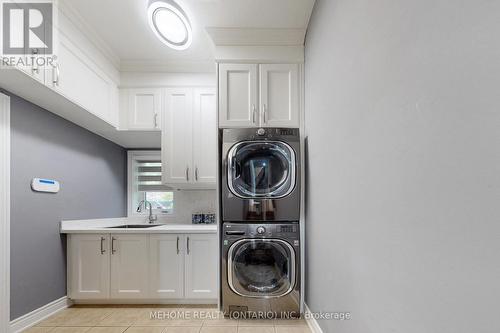 1564 Pinery Crescent, Oakville, ON - Indoor Photo Showing Laundry Room