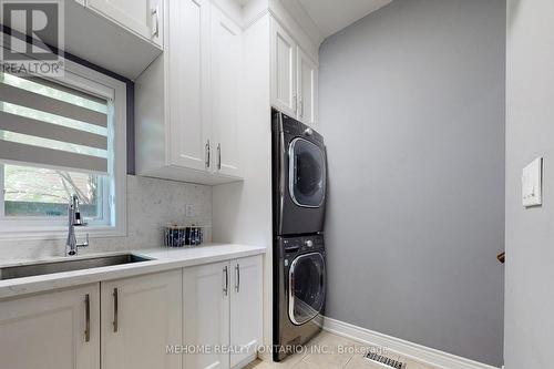 1564 Pinery Crescent, Oakville, ON - Indoor Photo Showing Laundry Room