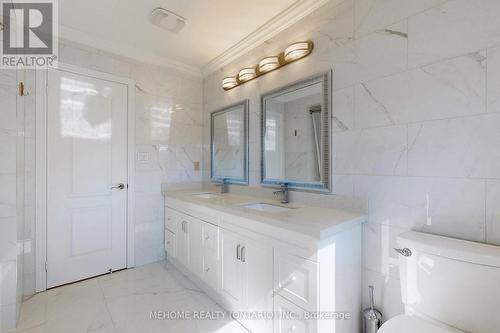 1564 Pinery Crescent, Oakville, ON - Indoor Photo Showing Bathroom