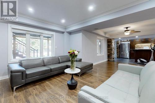 1564 Pinery Crescent, Oakville, ON - Indoor Photo Showing Living Room