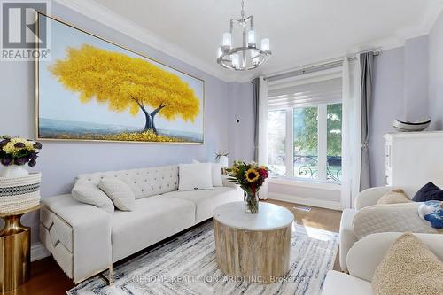 1564 Pinery Crescent, Oakville, ON - Indoor Photo Showing Living Room