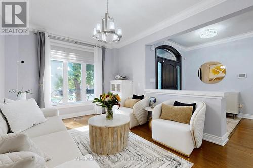 1564 Pinery Crescent, Oakville, ON - Indoor Photo Showing Living Room