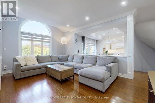 1564 Pinery Crescent, Oakville, ON - Indoor Photo Showing Living Room