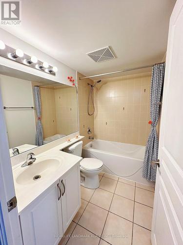 1212 - 509 Beecroft Road, Toronto, ON - Indoor Photo Showing Bathroom