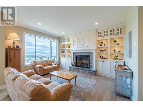 580 Sedona  Drive Unit# 108, Kamloops, BC - Indoor Photo Showing Living Room With Fireplace