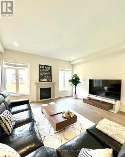 12 Carlinds Crescent, Whitchurch-Stouffville, ON - Indoor Photo Showing Living Room With Fireplace