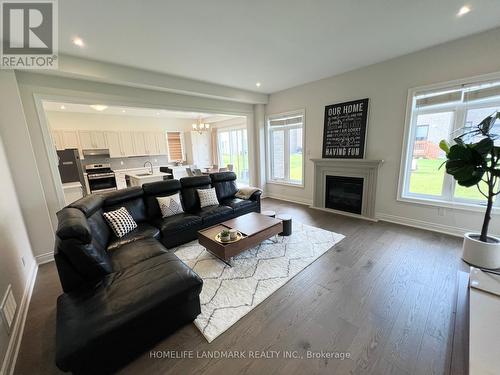 12 Carlinds Crescent, Whitchurch-Stouffville, ON - Indoor Photo Showing Living Room With Fireplace