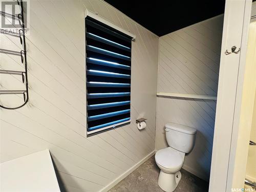 404 1St Street W, Kyle, SK - Indoor Photo Showing Bathroom