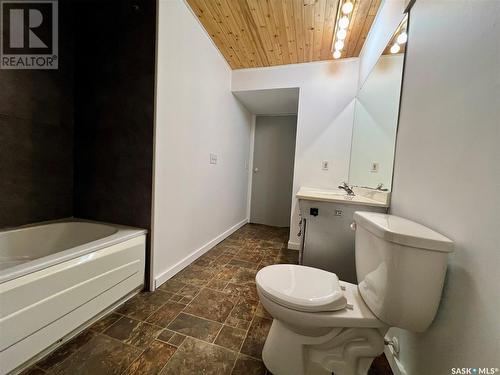 404 1St Street W, Kyle, SK - Indoor Photo Showing Bathroom