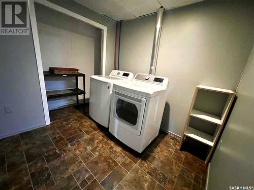 404 1St Street W, Kyle, SK - Indoor Photo Showing Laundry Room