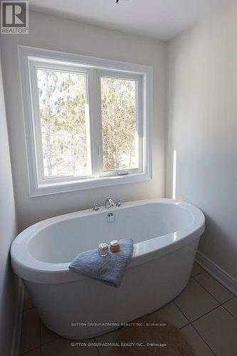 4 Boville Court E, Oro-Medonte, ON - Indoor Photo Showing Bathroom