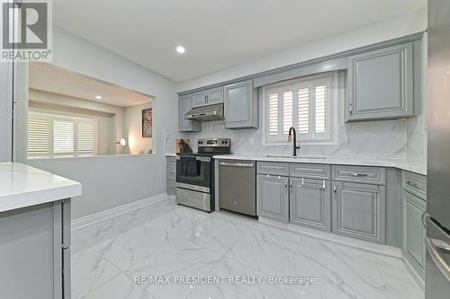 6 Abelard Avenue, Brampton, ON - Indoor Photo Showing Kitchen