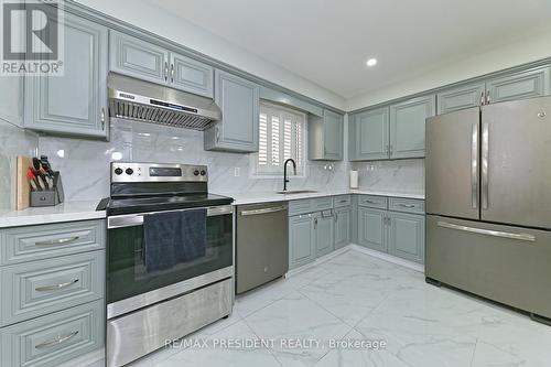 6 Abelard Avenue, Brampton, ON - Indoor Photo Showing Kitchen