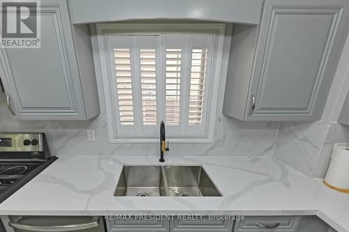 6 Abelard Avenue, Brampton, ON - Indoor Photo Showing Kitchen