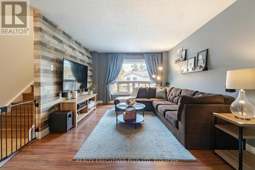 115 Ashton Crescent, Brampton, ON - Indoor Photo Showing Living Room