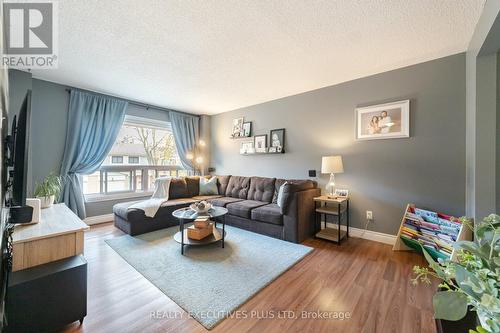 115 Ashton Crescent, Brampton, ON - Indoor Photo Showing Living Room