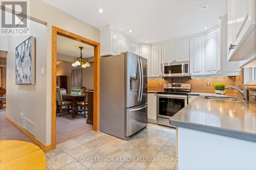 3542 Pitch Pine Crescent, Mississauga, ON - Indoor Photo Showing Kitchen